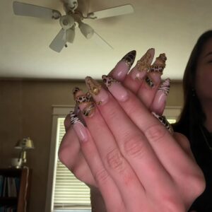 Uñas Postizas Almendra con Leopardo y Cruces XZ121