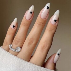 Uñas Postizas Almendra con Corazoncitos Blanco y Negro Y-08
