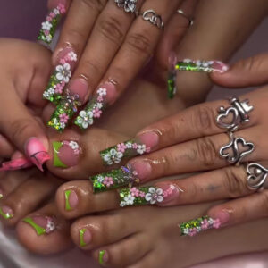 Set Largo de Uñas Postizas con Flores de Bosque XXS198