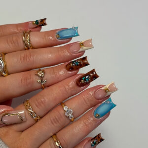 Uñas postizas cuadradas con rayas doradas, lunares y strass — AA118