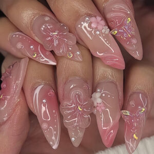 Uñas postizas almendra con flores 3D y mariposas — C137