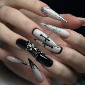 Uñas postizas largas góticas con cruces y pedrería — CJCY-602