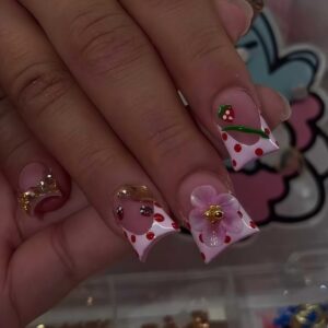 Uñas Postizas Pico de Pato Rosas con Fresas y Lunares WW60