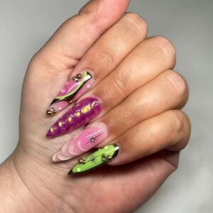 Uñas Postizas Stiletto Rosa y Verde con Espirales Metálicas WW50
