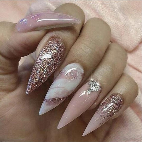 Uñas postizas stiletto